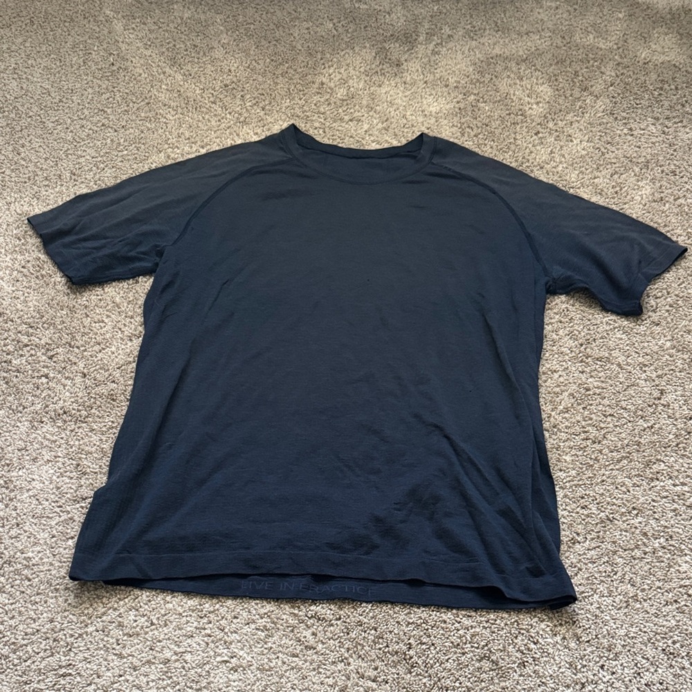 Lululemon men’s metal vent short sleeve shirt
